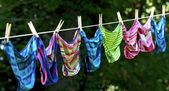 Những cách đón Tết kỳ lạ trên khắp thế gian: Người đập bát đĩa, kẻ nói chuyện với bò - Ảnh 8.