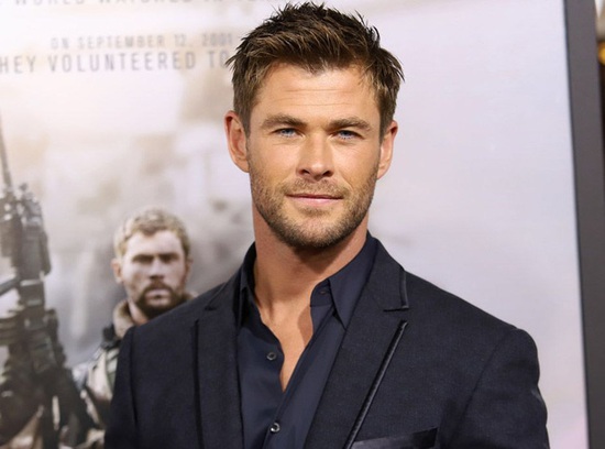 Siêu anh hùng đời thực: ‘Thor’ Chris Hemsworth quyên góp 23 tỷ đồng ủng hộ lính cứu hoả và người dân trong thảm hoạ cháy rừng Úc - Ảnh 1.