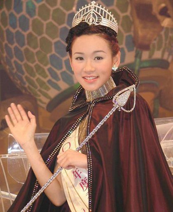 Hoa hậu chuyên săn đại gia, từng bán bia kiếm tiền được thưởng hàng chục tỷ đồng vì sinh quý tử - Ảnh 2.