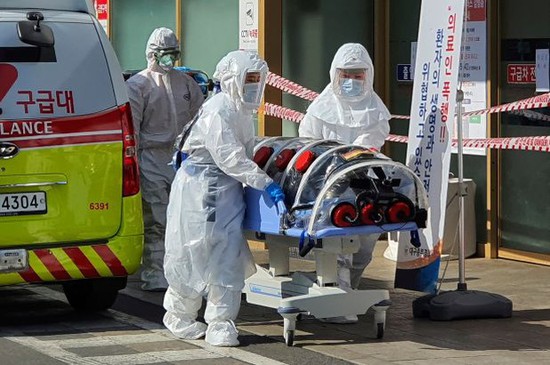 Thủ tướng Hàn Quốc thừa nhận thất bại trong việc ngăn chặn virus corona chủng mới xâm nhập - Ảnh 1.