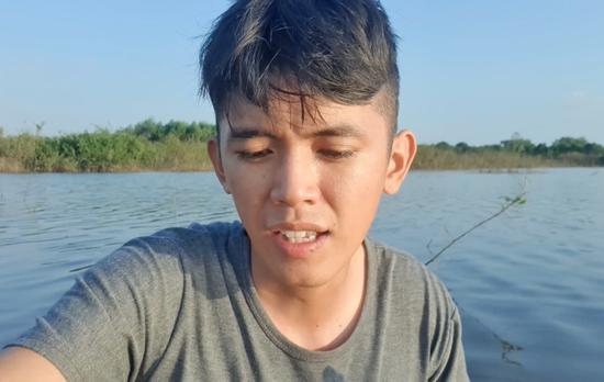 Youtuber nghèo nhất Việt Nam bị nghi ngờ không trung thực, giả tạo hoàn cảnh khổ cực để câu view, tiết lộ có người dọa đánh nếu còn làm Youtube - Ảnh 1.