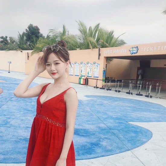 Cộng đồng mạng ngỡ ngàng với cô nàng sinh viên cực phẩm, mặt học sinh nhưng thân hình phụ huynh - Ảnh 2.