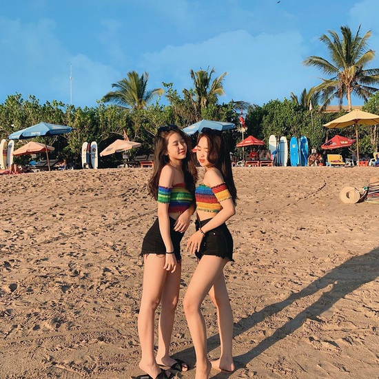 Cặp chị em Việt bất ngờ được báo chí nước ngoài ca tụng: Đã xinh như hot girl lại còn được cả cặp - Ảnh 7.