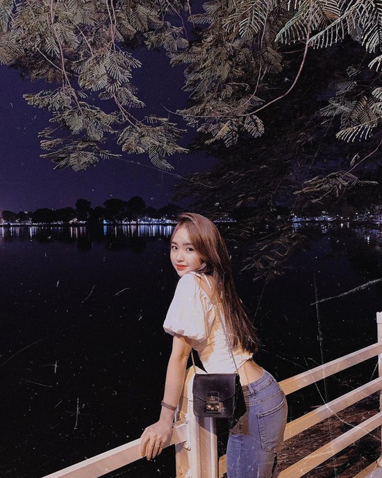 Cặp chị em Việt bất ngờ được báo chí nước ngoài ca tụng: Đã xinh như hot girl lại còn được cả cặp - Ảnh 11.