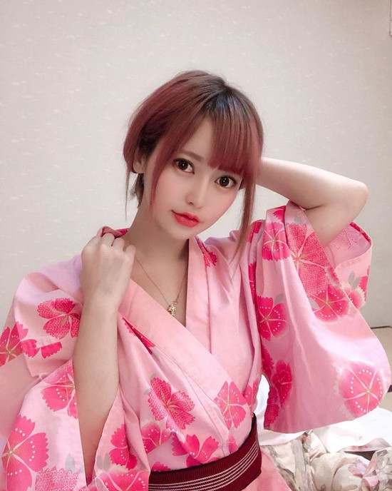 Da trắng mặt xinh, nàng Youtuber Nhật Bản chẳng có tài năng gì mà cũng sở hữu kênh Youtube tới 250.000 lượt theo dõi - Ảnh 8.