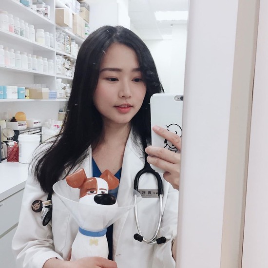 Nhan sắc cực phẩm của nàng hot girl thú y làm các thanh niên mạng thi nhau ước: Giá mà tôi được làm chú cún ấy - Ảnh 3.