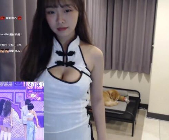 Ăn mặc gợi cảm rồi nhảy sexy trên livestream, nữ streamer khiến người xem xao xuyến - Ảnh 1.