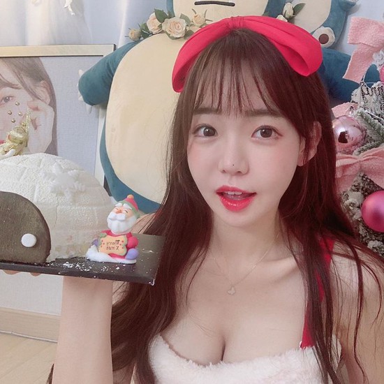 Xuất hiện nữ thần mới của làng streamer Hàn Quốc: Gợi cảm, đa tài, cái gì cũng giỏi - Ảnh 1.