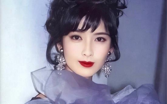 Ngọc nữ số 1 Hong Kong quyết không sinh con để giữ dáng gợi cảm, vẫn bị chồng phản bội 8 lần - Ảnh 1.