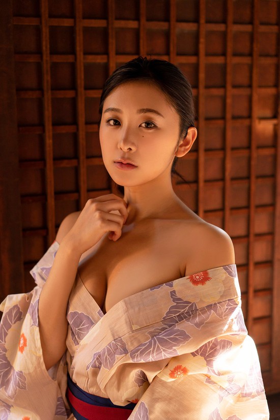 Loạt hình nhan sắc của Naomi Majima, cô nàng búp bê nóng bỏng thích xem phim 18+ của xứ sở hoa anh đào - Ảnh 15.