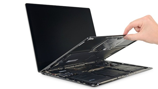 Khó chịu vì laptop Surface không có Thunderbolt 3 và RAM bị hàn chặt ư - Tất cả vì Microsoft lo cho bạn thôi - Ảnh 2.
