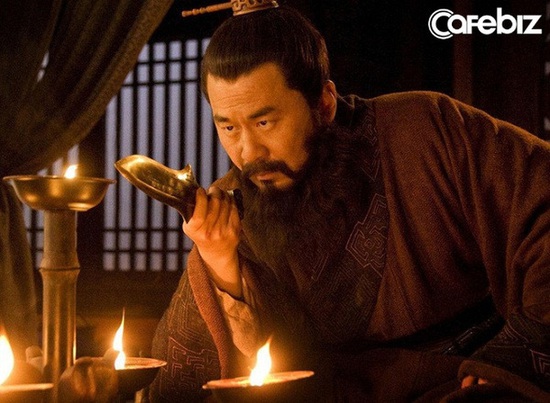 Cùng bị vạn quân Tào Tháo bao vây, vì sao Triệu Vân thoát được còn Lã Bố lại rơi vào kết cục bi thảm? - Ảnh 1.