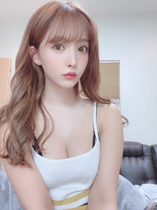 Yua Mikami kỷ niệm dấu mốc 5 năm, fan lũ lượt vào chúc mừng thần tượng - Ảnh 8.