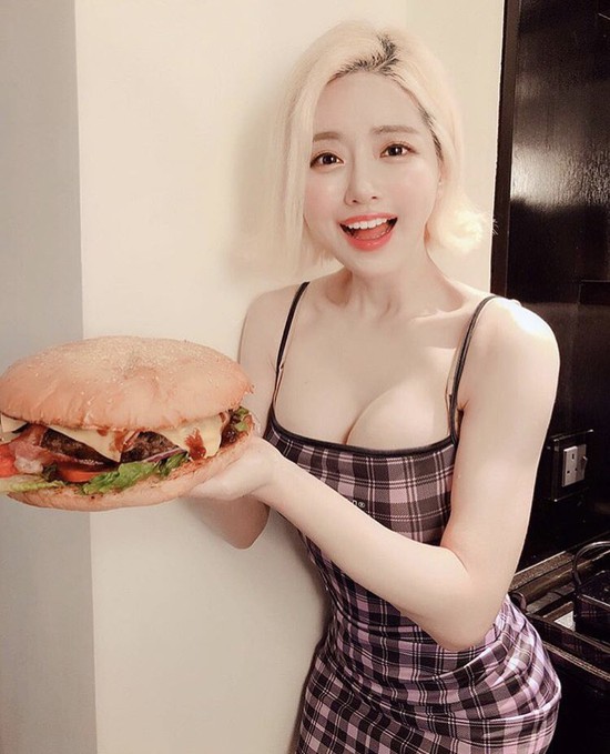 Không cần bikini, DJ Soda vẫn khiến các fan phải xiêu lòng - Ảnh 6.