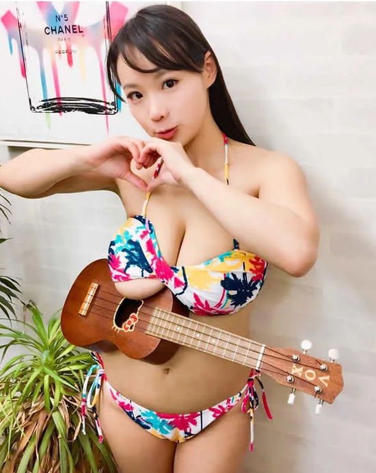 Mỹ nhân 18+ khoe khả năng bưng đồ bằng gò bồng đào siêu to khổng lồ, fan rần rần vào khen ngợi - Ảnh 9.