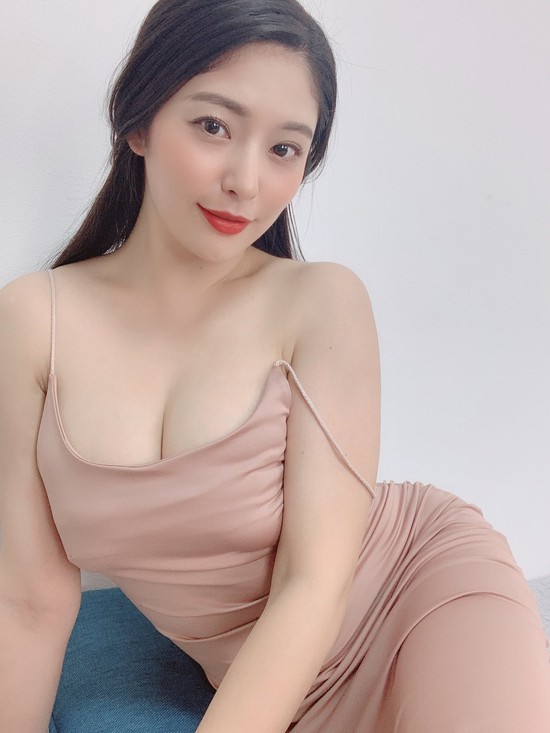 Ở nhà rảnh rỗi, mỹ nhân 18+ bất ngờ khoe với fan đi ăn phở Việt Nam - Ảnh 1.