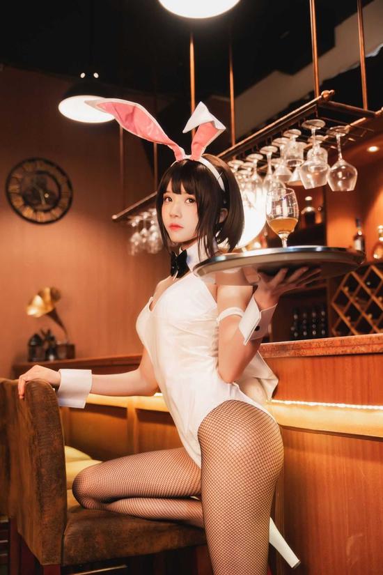Bốc cháy ngày hè với bộ ảnh nóng bỏng về nàng thỏ Katou Megumi - Ảnh 2.