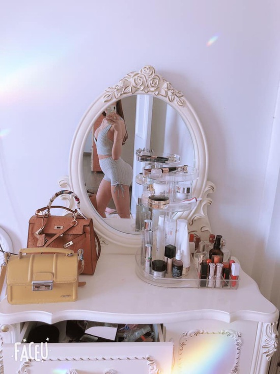 Chân dung hot girl vừa điều hành đường dây bán dâm vừa tự đi khách: Đi du lịch và mua xế hộp sang chảnh, thường xuyên khoe thân trên mạng - Ảnh 5.