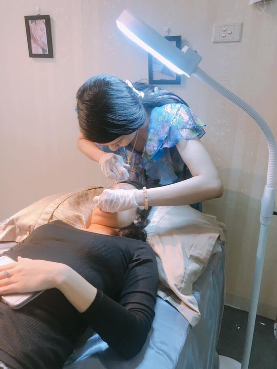 Chân dung hot girl vừa điều hành đường dây bán dâm vừa tự đi khách: Đi du lịch và mua xế hộp sang chảnh, thường xuyên khoe thân trên mạng - Ảnh 8.