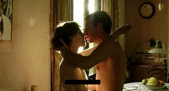 5 phim 18+ nghệ thuật gây sốc vì diễn viên làm chuyện ấy thật 100%: Tài tử Robert Pattinson tự xử còn là trò trẻ con với những cái tên cuối! - Ảnh 7.