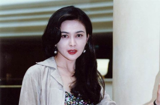 Đệ nhất mỹ nhân màn ảnh bị đánh ghen, tạt cà phê ngay trên phim trường - Ảnh 1.