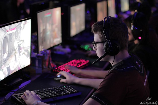 Dù đang dần được công nhận nhưng trò chơi điện tử và Esports vẫn gặp phải nhiều ý kiến trái chiều - nguồn: Phillip Keller/Pixel