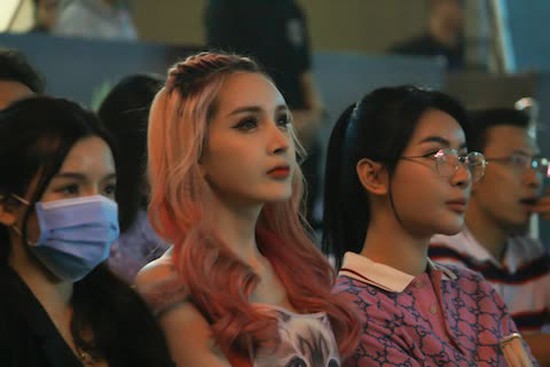 Dàn cổ động viên Liên Quân 'tiếp lửa' không khí Bán kết APL 2022 - Ảnh 6.