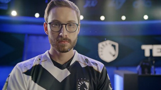 Vừa mới được buff nhẹ, game thủ đã tìm ra cách bật chế độ URF với Zeri chỉ bằng một trang bị - Ảnh 1.