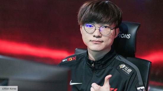 Gumayusi dẫn chị gái tài sắc vẹn toàn vào chơi game cùng, nhưng phản ứng của Faker đã chứng minh ế là do thực lực - Ảnh 5.