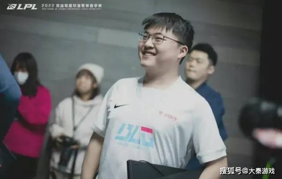 Siêu sao Uzi bất ngờ bị đồng đội tiết lộ là quá khó hợp tác: Có hôm Uzi rời gaming house mà chẳng ai biết - Ảnh 3.