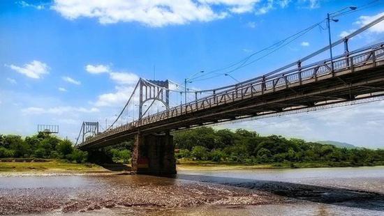  Chuyện về cây cầu VÔ DỤNG nhất thế giới: Đẹp hoàn hảo nhưng chỉ để ngắm, là bài học đắt giá thiên nhiên dành cho con người - Ảnh 1.