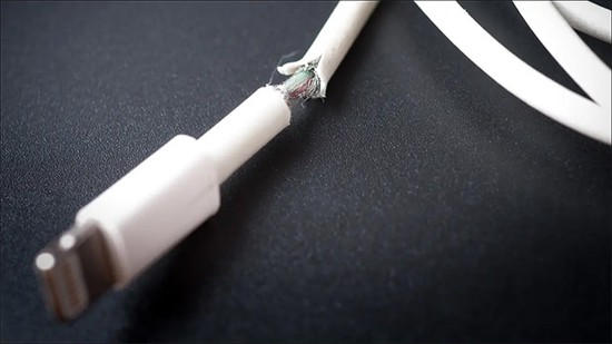 Cẩn thận với 4 thói quen này, bạn đang hủy hoại điện thoại của mình - Ảnh 1.