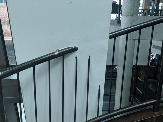 Những tình huống khó hiểu khiến người xem chẳng hiểu chuyện gì đã xảy ra nữa luôn - Ảnh 1.