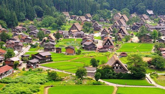  Chiêm ngưỡng 8 ngôi làng thơ mộng nhất trên thế giới, đẹp tựa chốn thần tiên khiến ai cũng muốn đặt chân đến một lần trong đời - Ảnh 9.