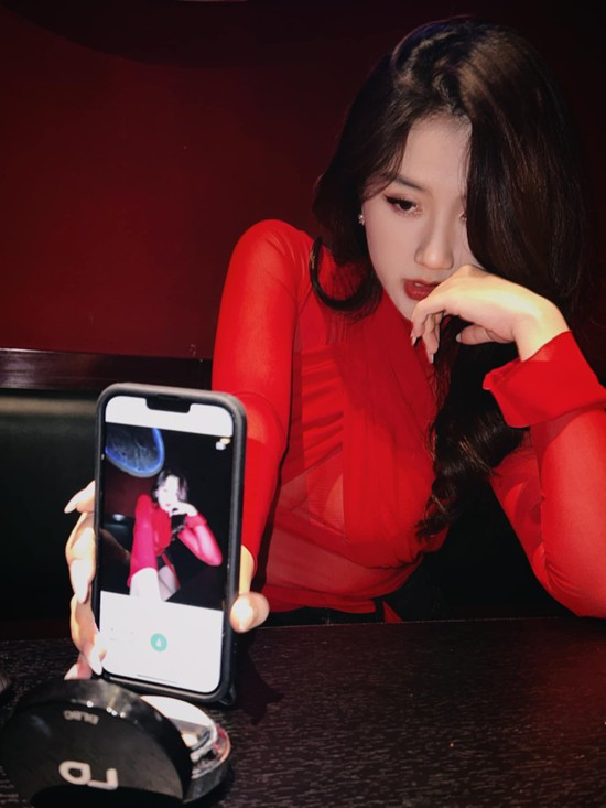 Không khí lạnh tràn về, nữ MC VALORANT "hâm nóng" mạng xã hội với loạt ảnh thiếu vải, fan nam không thể làm ngơ - Ảnh 7.