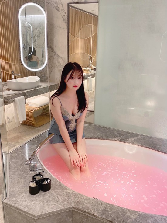 Soi loạt ảnh "thầm kín" của nữ giảng viên Tiếng Nhật đang gây bão mạng, dân tình khẳng định "10 điểm không có nhưng" - Ảnh 4.