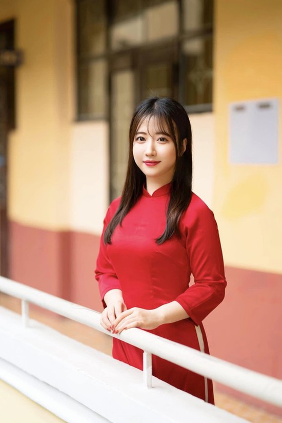 Soi loạt ảnh "thầm kín" của nữ giảng viên Tiếng Nhật đang gây bão mạng, dân tình khẳng định "10 điểm không có nhưng" - Ảnh 1.