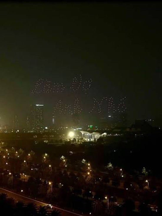 Nữ chính ngôn tình của màn cầu hôn bằng 200 flycam nổi nhất Mỹ Đình được xác định, nhan sắc ra sao? - Ảnh 1.