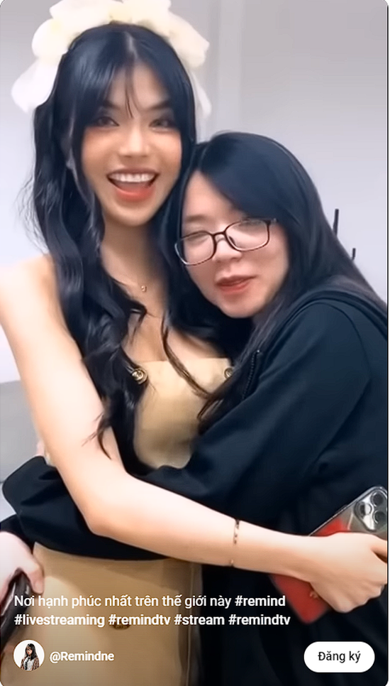 Nữ MC của LMHT khen 'cái chỗ này của Mai Dora mềm lắm, chỗ tuyệt vời nhất từng nằm lên' - Ảnh 1.