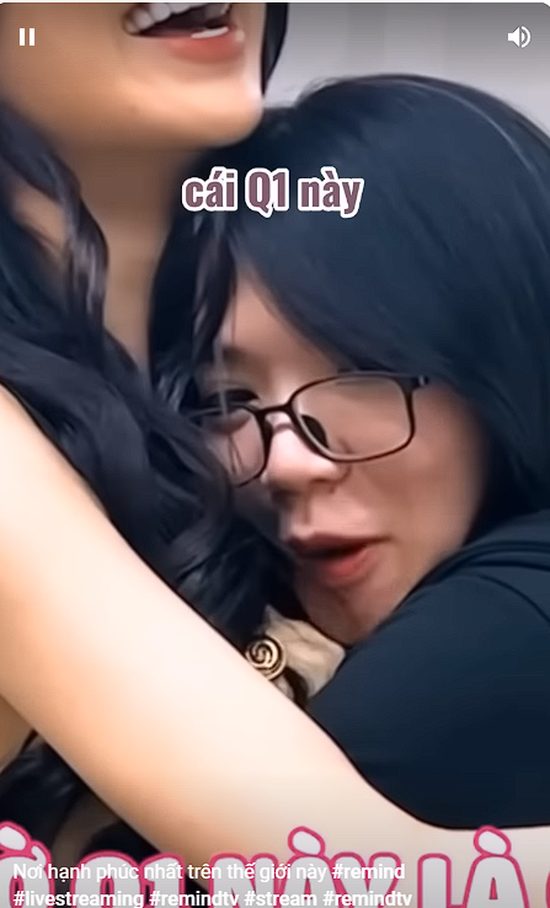 Nữ MC của LMHT khen 'cái chỗ này của Mai Dora mềm lắm, chỗ tuyệt vời nhất từng nằm lên' - Ảnh 3.
