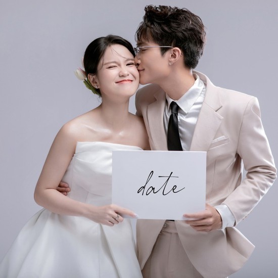 'Nói là làm', YouTuber triệu người theo dõi 'chốt' đám cưới với bạn gái sau một thập kỷ yêu - Ảnh 2.