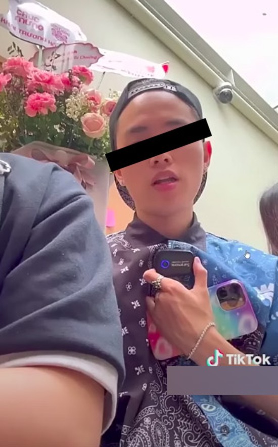 Liên tiếp bị 'tuýt còi', nam TikToker sóng gió nhất tuần qua thay đổi 'visual', bước đầu tẩy trắng? - Ảnh 1.