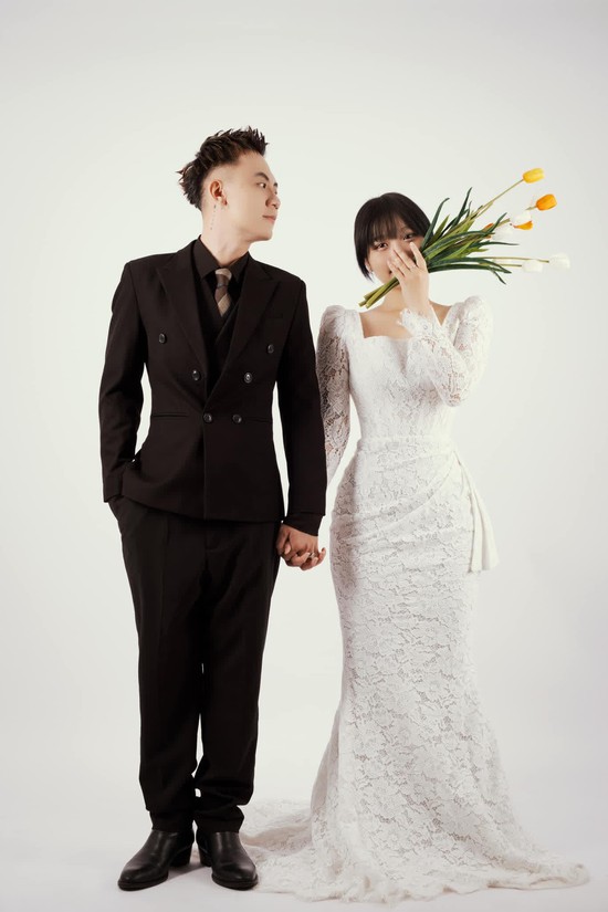 Nữ MC trẻ nhất Tốc Chiến lên xe hoa, ông xã là rapper nổi tiếng - Ảnh 3.