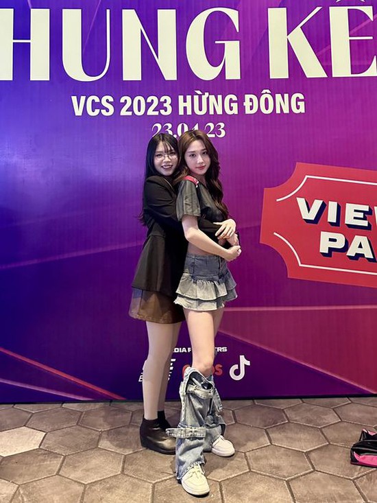 Ngắm thời trang đi dự sự kiện của Mina Young, nữ streamer khiến fan hiểu lầm tai hại - Ảnh 8.