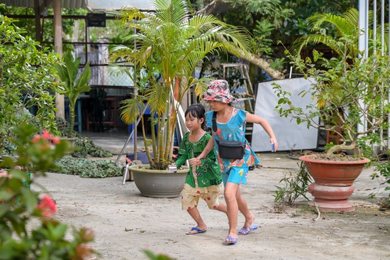 Lý Hải: Ba làm đạo diễn, mẹ làm sản xuất, con đi bán vé số trải nghiệm - Ảnh 1.