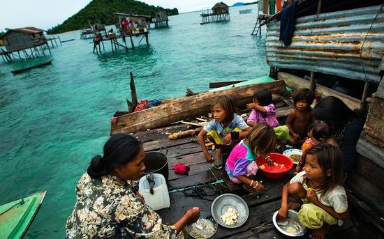 Bộ tộc người cá ít ai biết đến, cuộc sống gắn liền với biển cả và có thể lặn đến 60m - Ảnh 7.