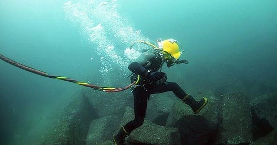 photo-1692587553621