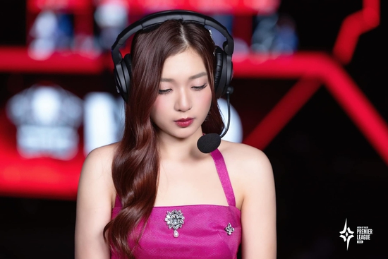 "Bế" ảnh bikini của MC Esports nổi tiếng làm video nhạc sống, kẻ gian thu về được món hời, sản phẩm cả triệu view   - Ảnh 2.