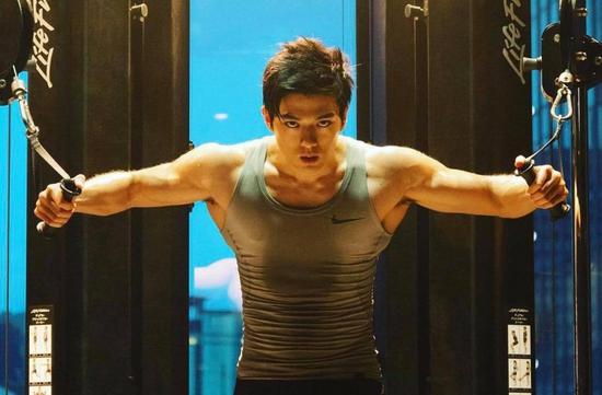 Tài tử đóng thợ săn hải tặc Zoro phim One Piece đang gây sốt vì như xé truyện bước ra đời thực  - Ảnh 13.