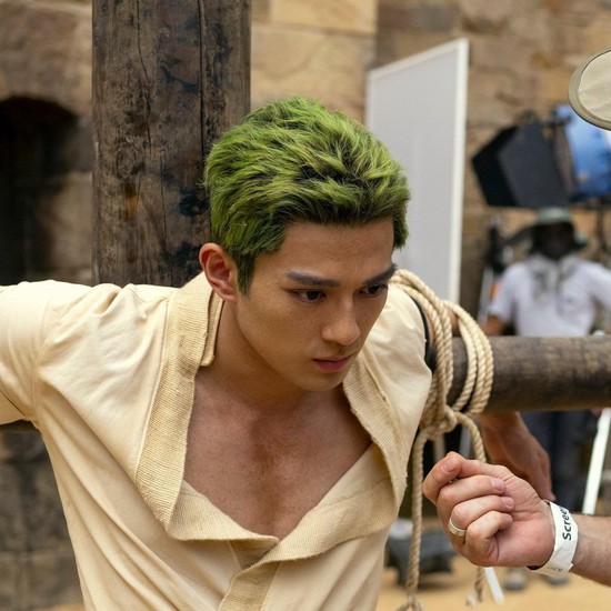 Tài tử đóng thợ săn hải tặc Zoro phim One Piece đang gây sốt vì như xé truyện bước ra đời thực  - Ảnh 5.